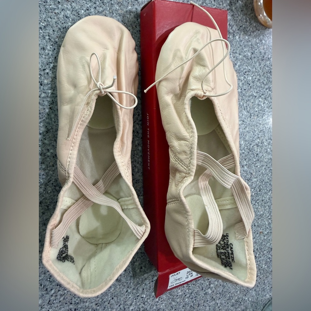 Capezio Juliet Ballet Flats in Light Pink